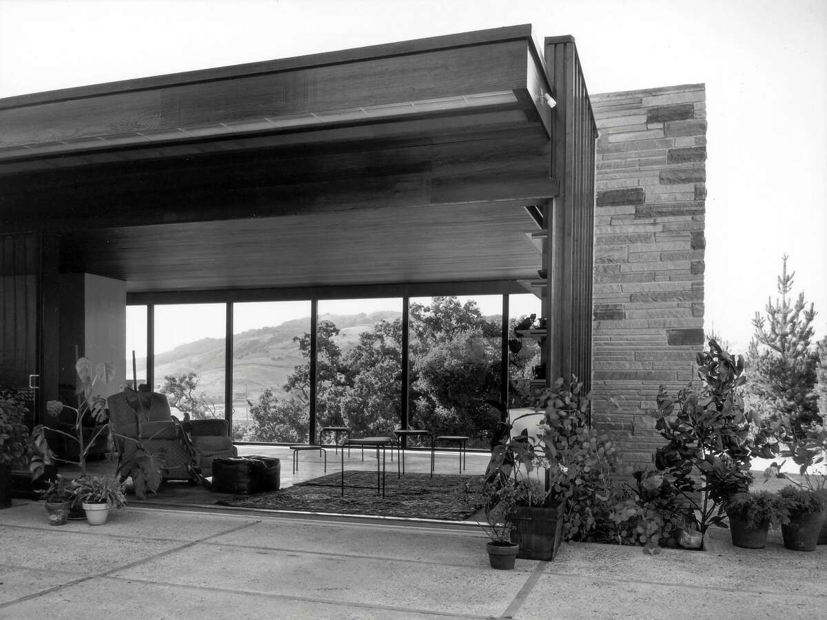 The Nelson House in Orinda, as it looked shortly after construction in 1951. The architect was Richard Neutra.