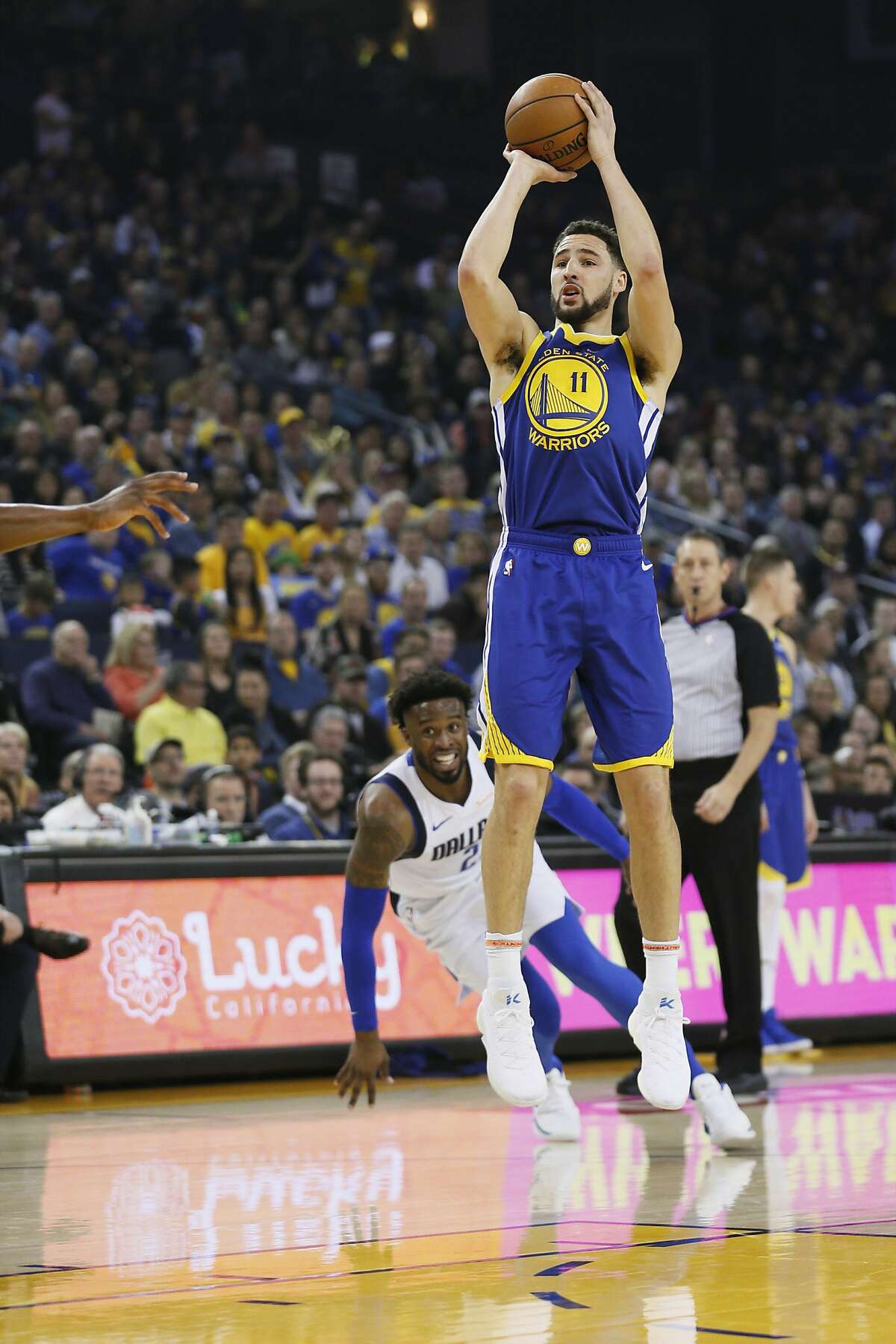 klay-thompson-shooting-form-slow-motion-frame-by-frame-shotur