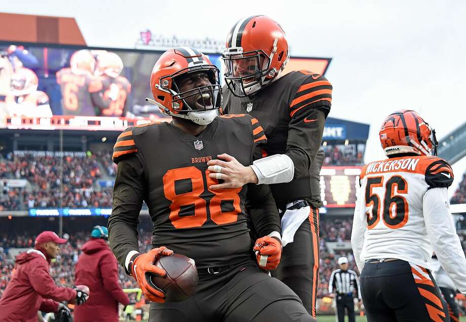 the best jonathan lewis sofa the browns darren fells celebrates his secondquarter td with baker mayfield photo stare down mayfield throws passes browns down bengals sfgate the best jonathan lewis sofa the browns darren fells celebrates his secondquarter td with baker mayfield photo stare down mayfield throws passes browns down bengals sfgate