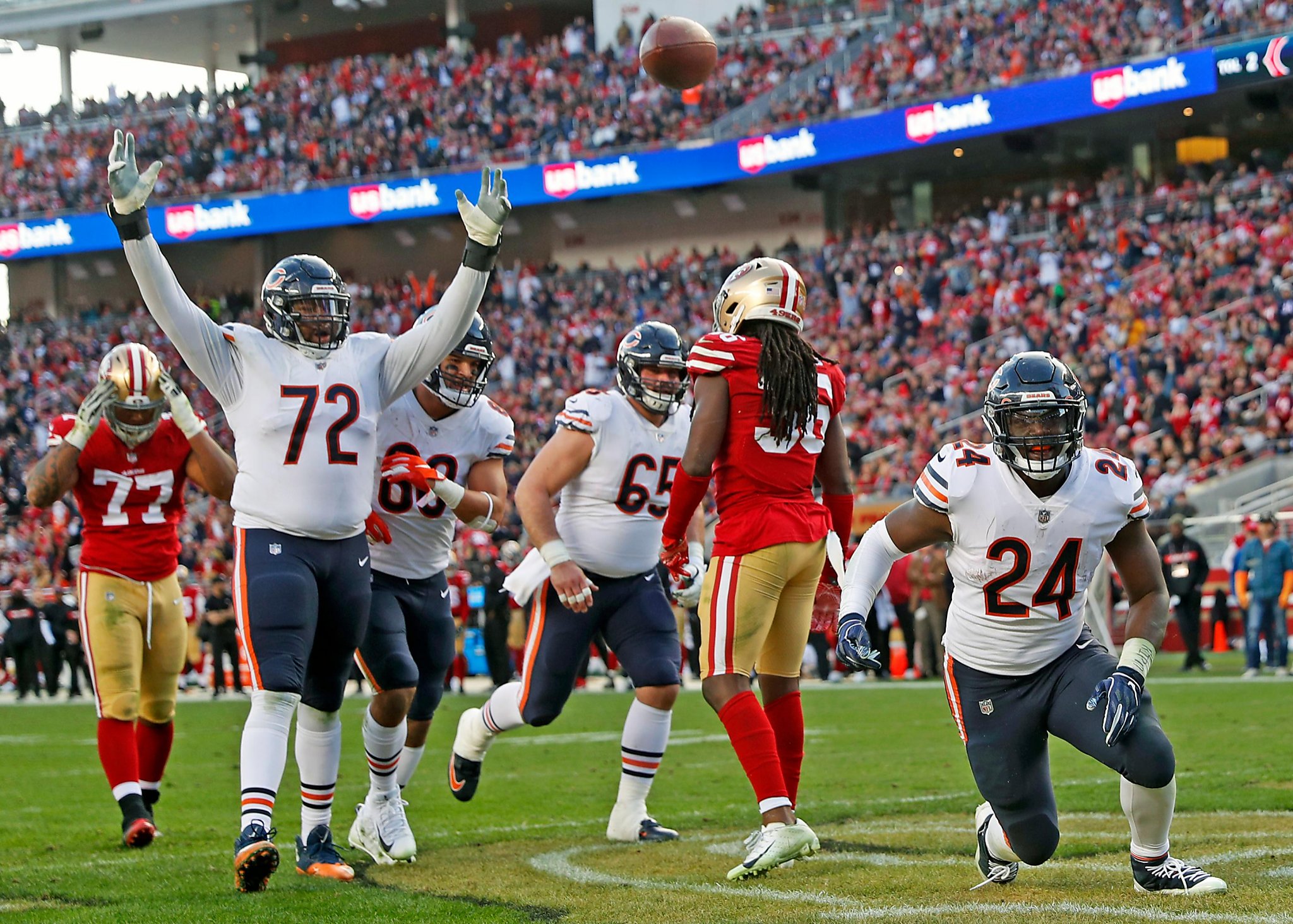 Halftime. 23rd Dec, 2018. Chicago Bears quarterback Mitchell Trubisky (10)  in action during the NFL football game between the Chicago Bears and the  San Francisco 49ers at Levi's Stadium in Santa Clara