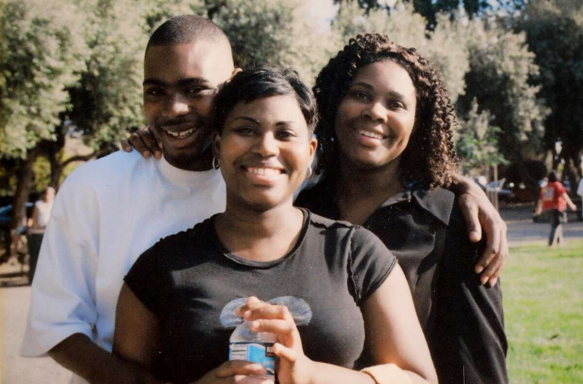 Undated image of Oscar Grant with his mother, Wanda Johnson (right), and sister, Chantay Moore (center). Grant was shot and killed by a BART police officer on January 1, 2009.