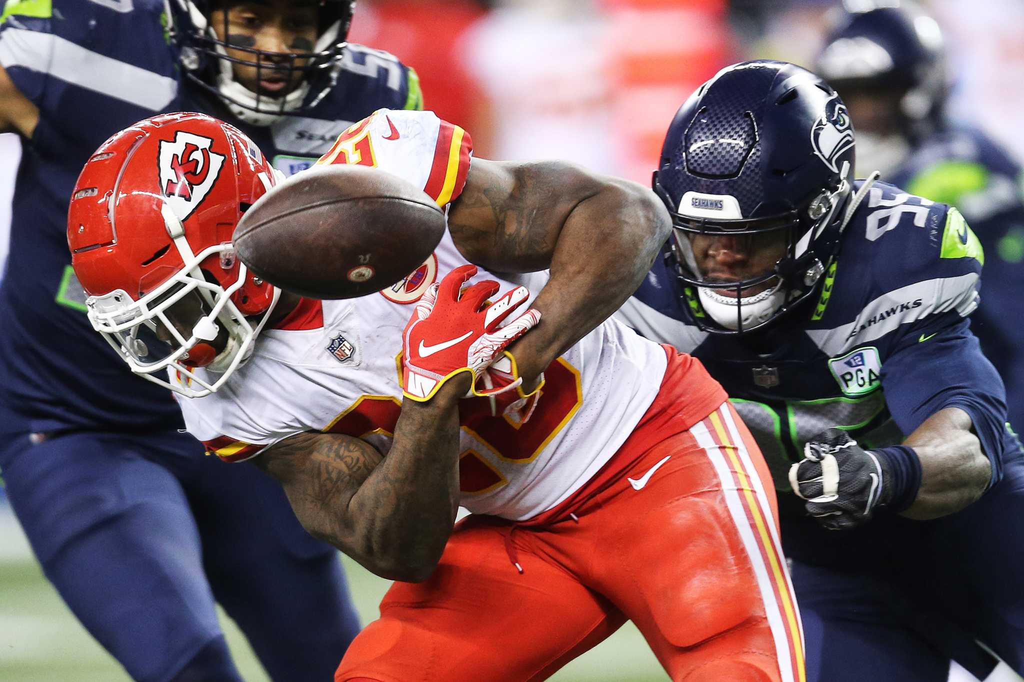 Seahawks clinch playoff berth outlasting Chiefs 38-31