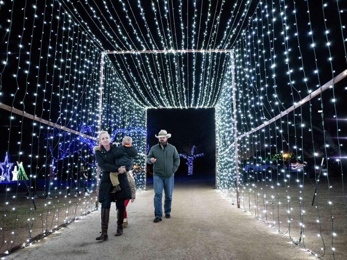 Veterans, families enjoy Old West Christmas Light Fest in Boerne