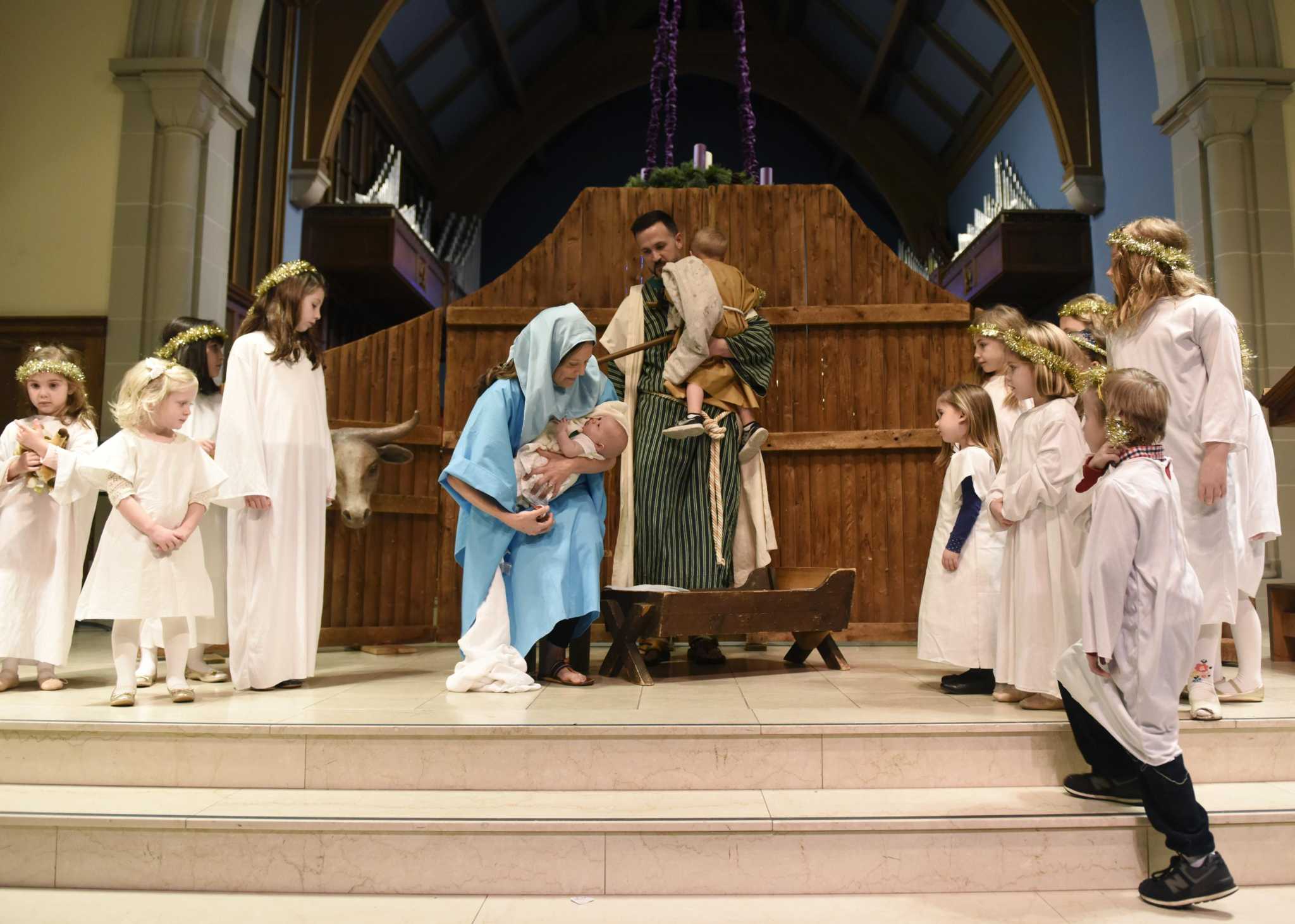 Live nativity highlights FCCOG kids Christmas Eve service