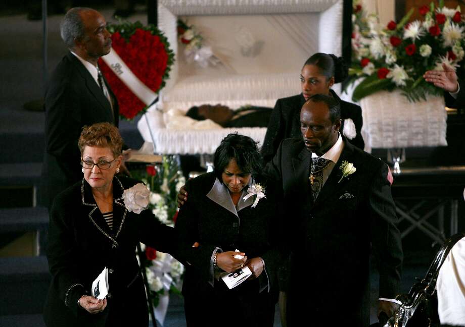 A Decade Later Oscar Grant S Mother Still Seeks Answers In His