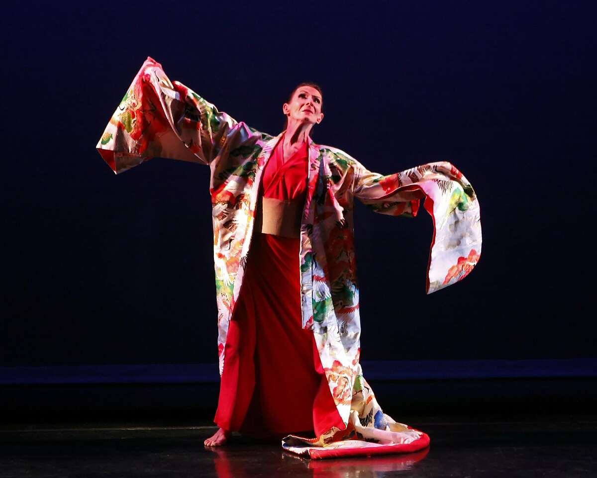 FILE -- Deborah Zall performs with the Saeko Ichinohe Dance Company at the Ailey Citigroup Theater in Manhattan, March 29, 2008. Zall, a dancer and choreographer who studied with Martha Graham and went on to make her own mark with solo works depicting extraordinary women, died on Dec. 11, 2018, in Manhattan. She was 84. (Erin Baiano/The New York Times)