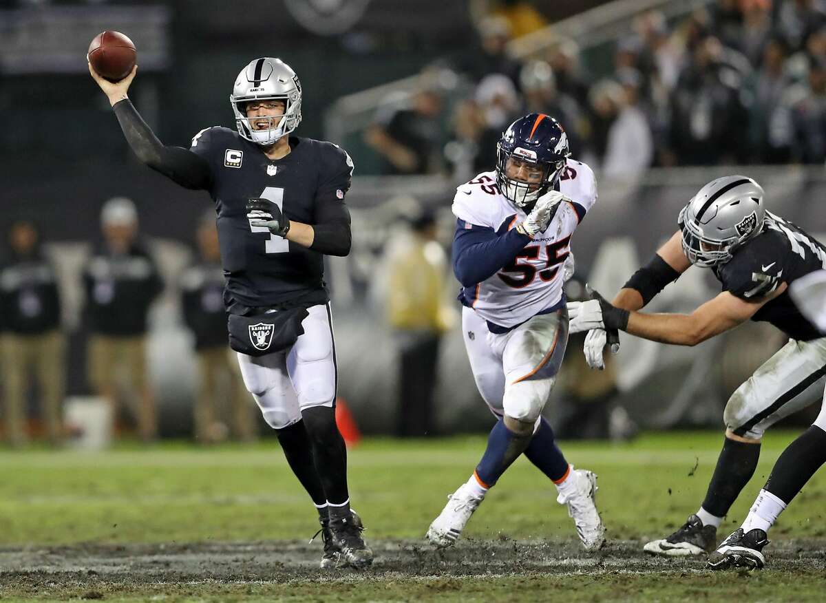 Oakland Raiders vs. Denver Broncos in photos