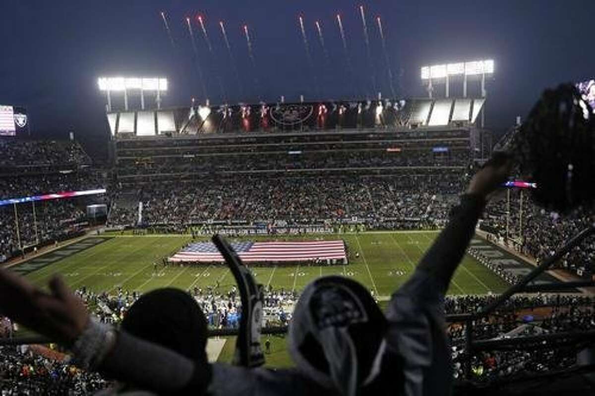 Raiders to play final game in Oakland Coliseum