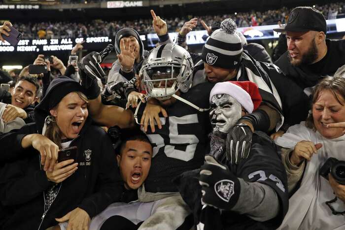 Raiders fans revel in team's return to LA Coliseum