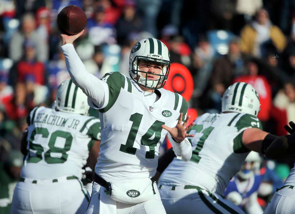 FILE - In this Sunday, Dec. 9, 2018, file photo, New York Jets quarterback Sam Darnold passes against the Buffalo Bills during the first half of an NFL football game in Orchard Park, N.Y. Darnold has been a fan of Green Bay Packers quarterback Aaron Rodgers for years and wouldn't mind following in his footsteps on the field. The Jets host the Packers on Sunday. (AP Photo/Jeffrey T. Barnes, File)