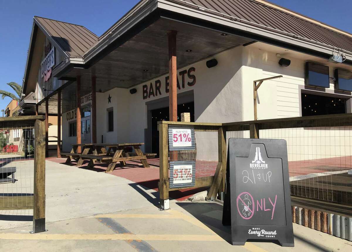 Review San Antonio's Lucy Cooper's Ice House North Side restaurant and bar succeeds despite its