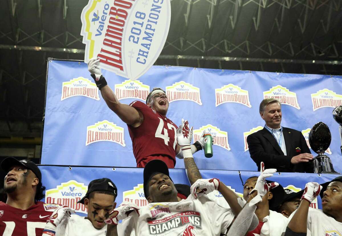The Cougars celebrate their victory as Washington State beats Iowa State 28-26 in the Valero Alamo Bowl on December 28, 2018.