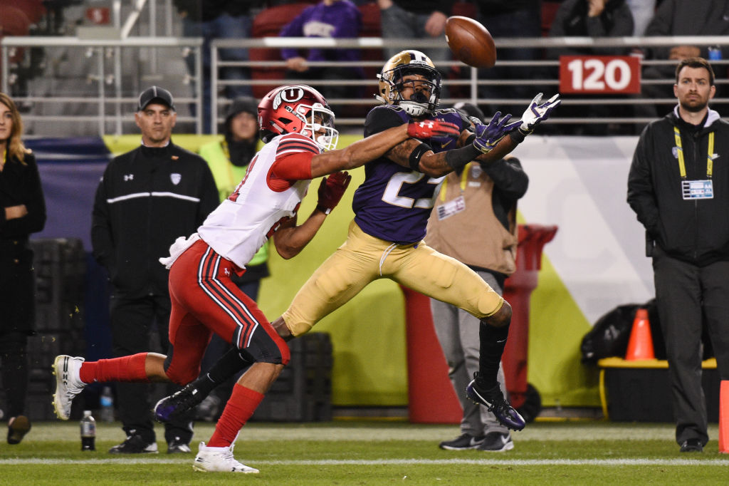 Jake Browning's scrambling loft beats outstretched LB's arms for 20-yard  gain