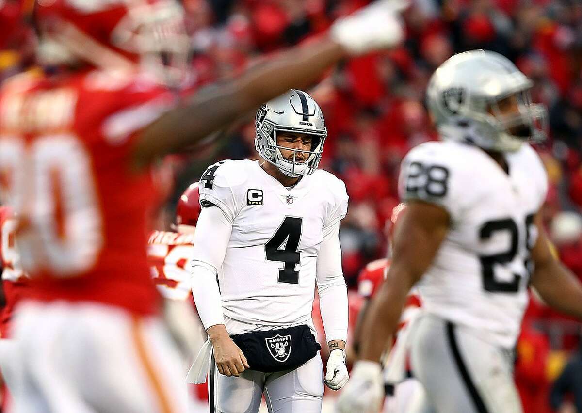 Raiders offense thrives in 1st game without Gruden