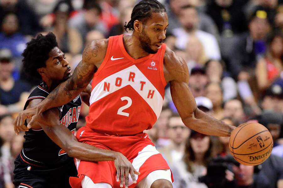 is kawhi leonard playing tonight for the toronto raptors