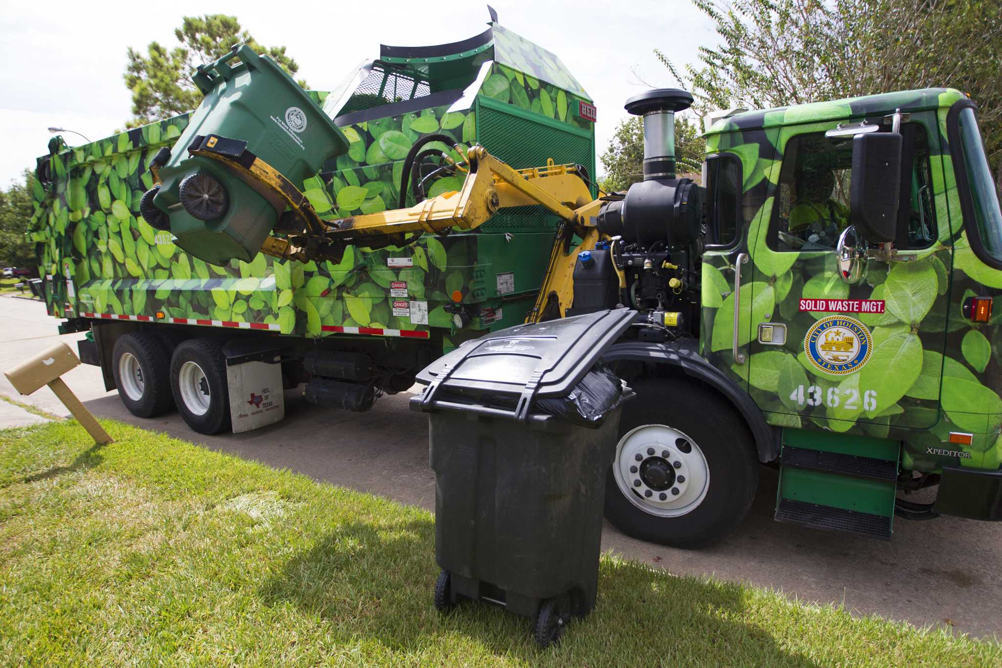 Labor shortage and aging trucks lead to recycling delays