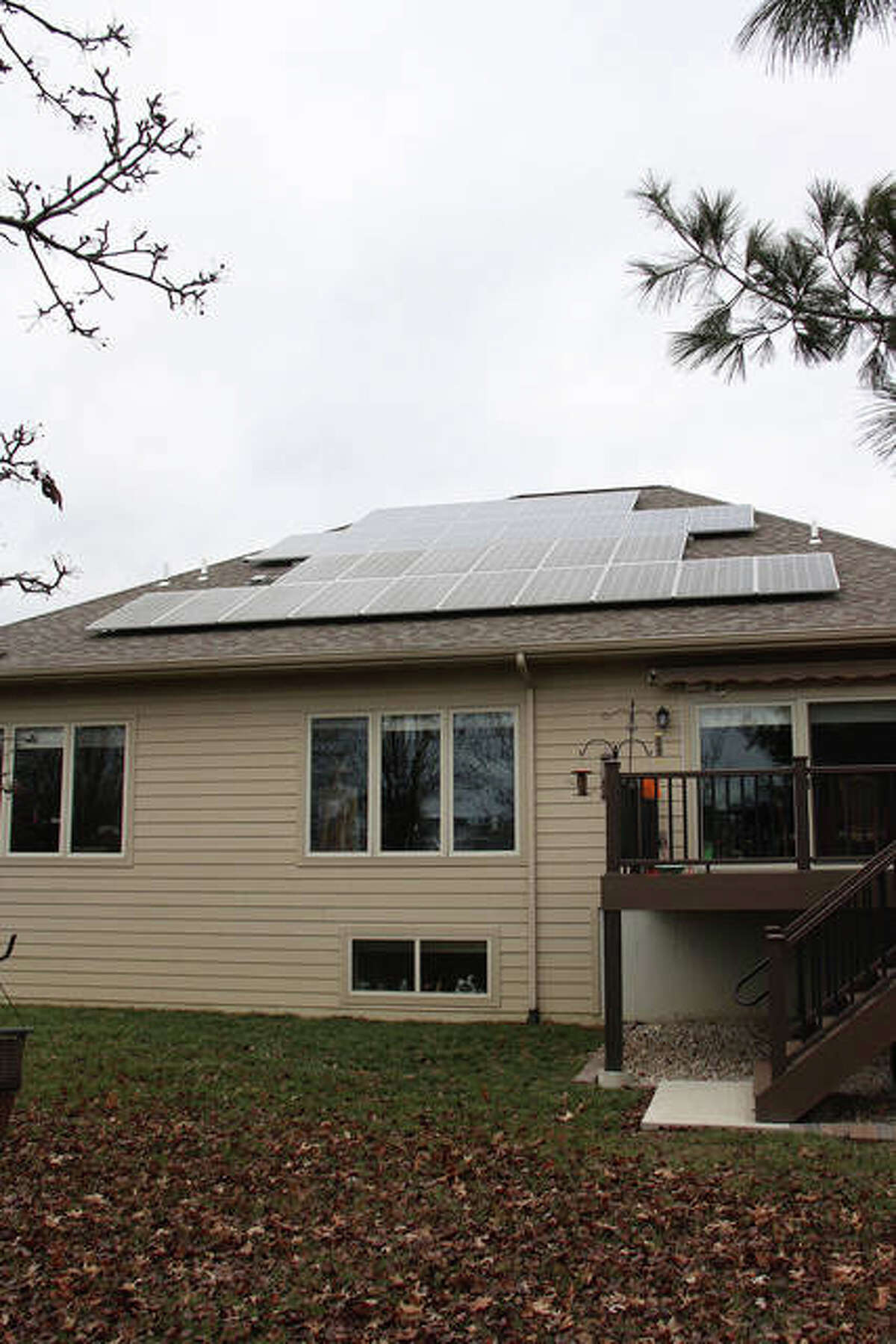 StraightUp Solar installations popping up in Edwardsville, Glen Carbon