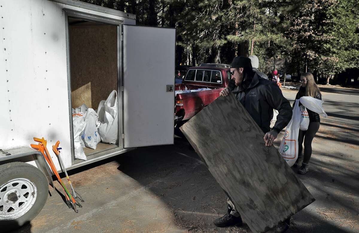 Brendan and Anna Smits drop off garbage they collected from Yosemite during a partial government shutdown that has Yosemite National Park without key services including trash removal and some bathroom services in Yosemite, Calif., on Wednesday, January 2, 2019.