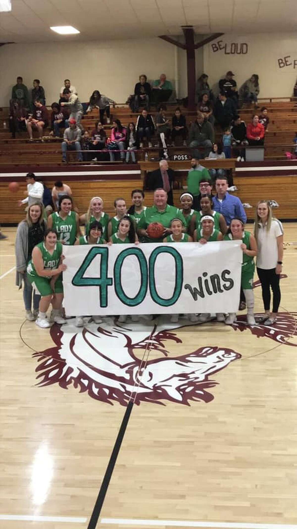 Floydada's Simmons clears 400 wins