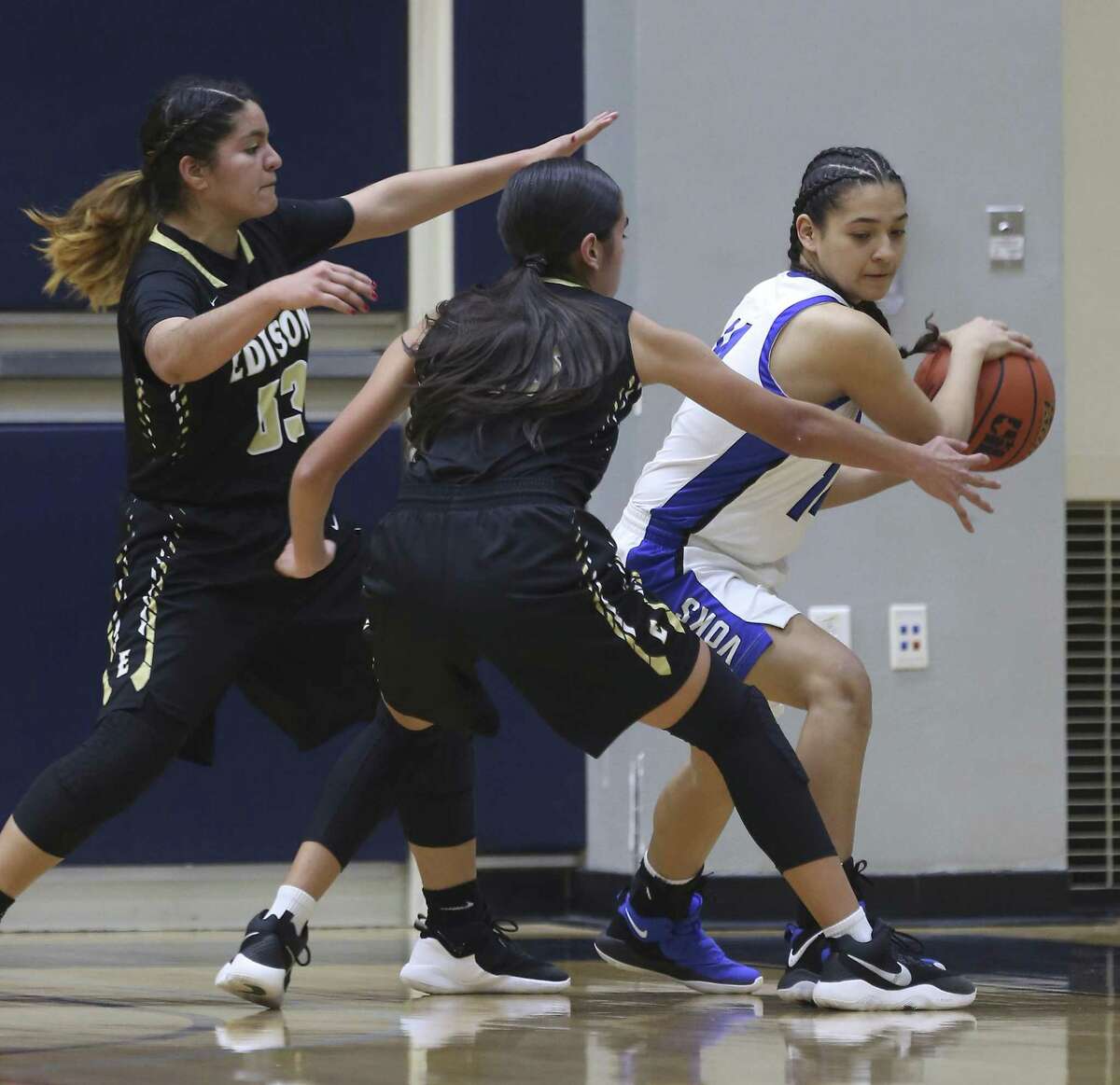 Lanier's Abigail Chamberlain, right, tries to pass Wednesday, Jan. 2, 2019 while under pressure from Edison's Jazlyn Balderas, left, and Madylynn Zavala during the Voks' game against the Golden Bears at the Alamo Convocation Center.