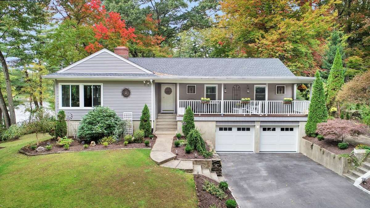 Trumbull ranch shows off lake views, modern touches