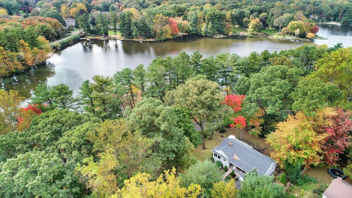 Trumbull ranch shows off lake views, modern touches