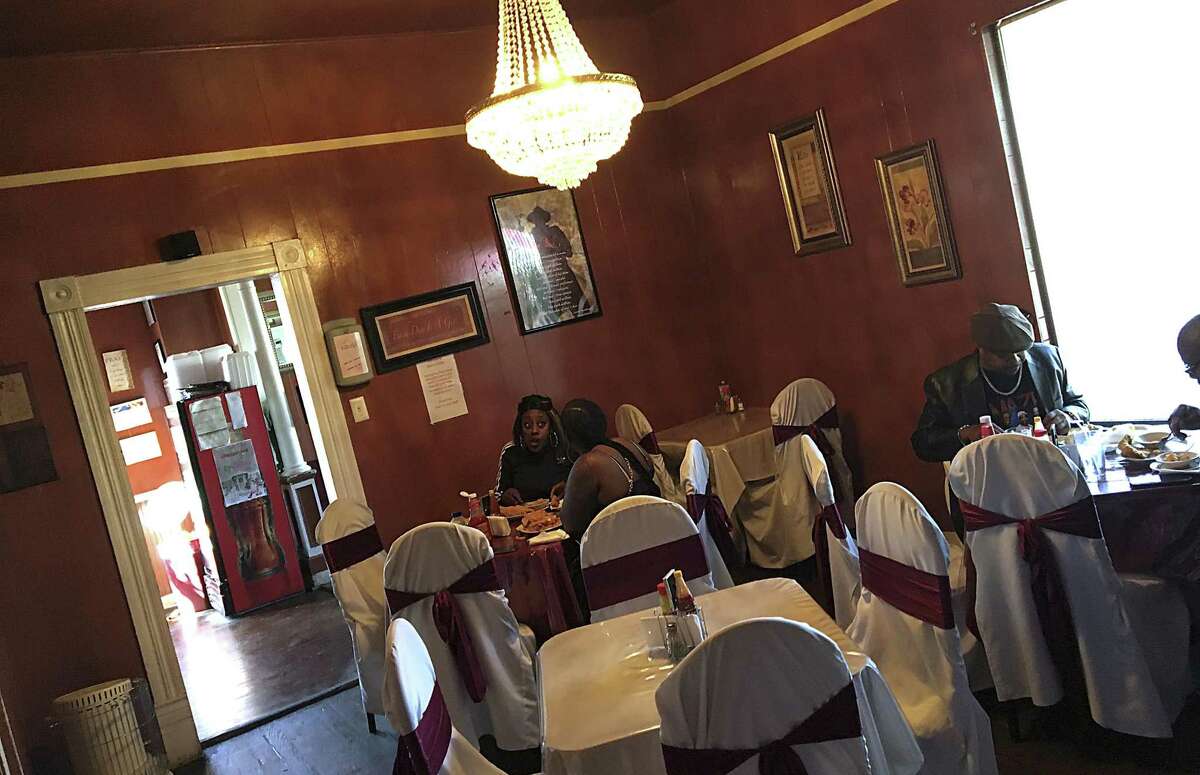 Review Mrs. Kitchen gets to the heart of soul food on the East Side