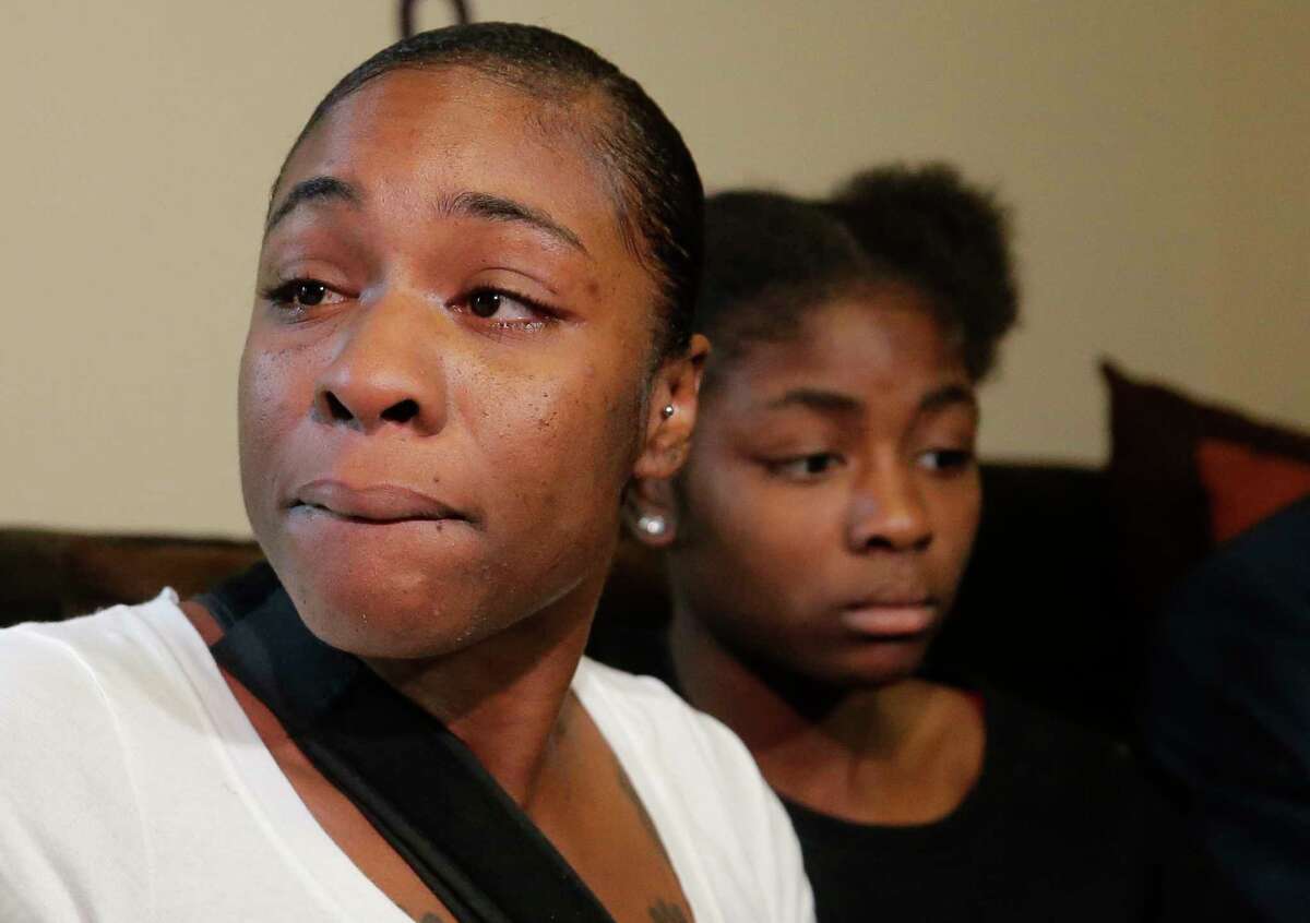 LaPorsha Washington, and her daughter, Alxis, 15, talk at a press conference held Thursday, Jan. 3, 2019 at the home of a family member in Katy about the shooting on Sunday that killed her seven-year-old daughter Jazmine Barnes.