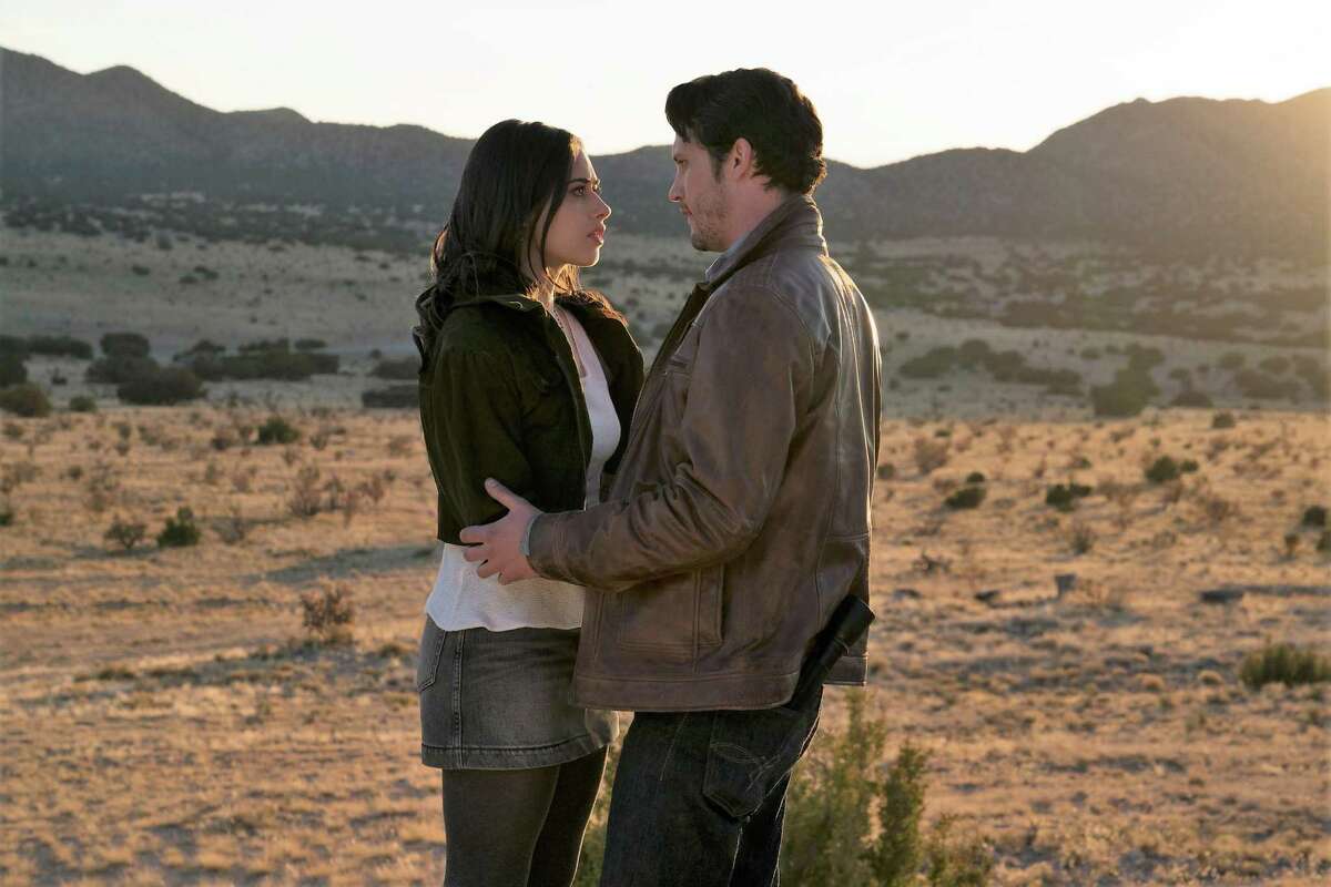 “Roswell, New Mexico.” Jeanine Mason as Liz Ortecho and Nathan Parsons as her alien love interest.