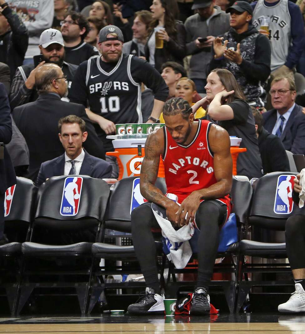 Photos show Kawhi Leonard's reactions during Spurs vs ...