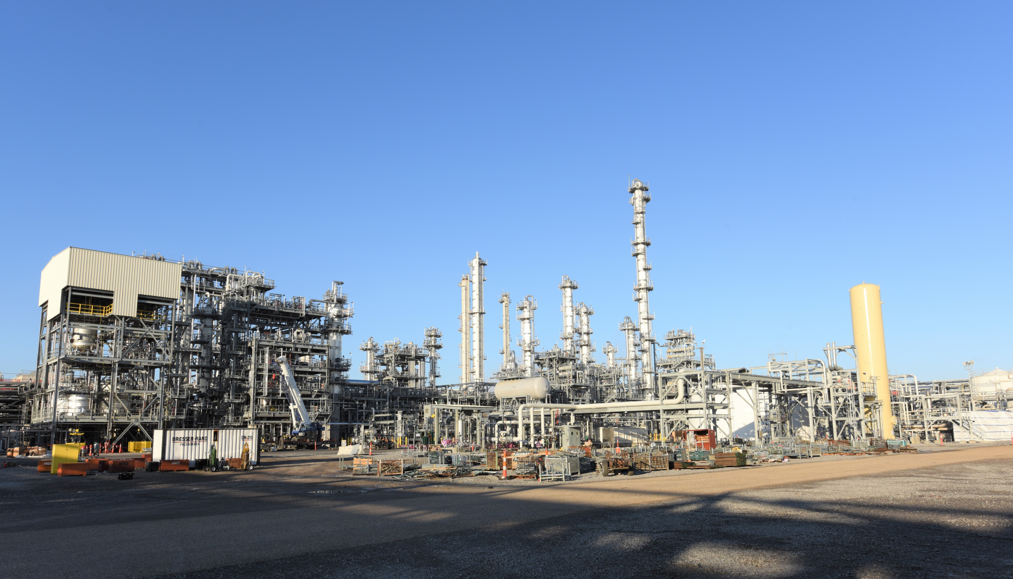 Shell starts up big, new Gulf Coast petrochemical unit