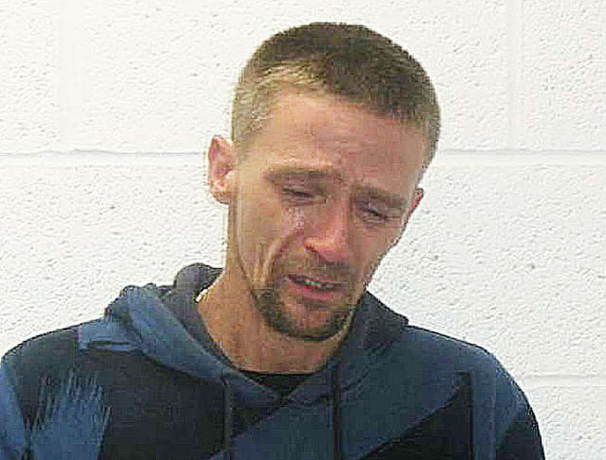 Police say man, upset over woman giving haircut to another man, pulls gun Police say man, upset over woman giving haircut to another man, pulls gun