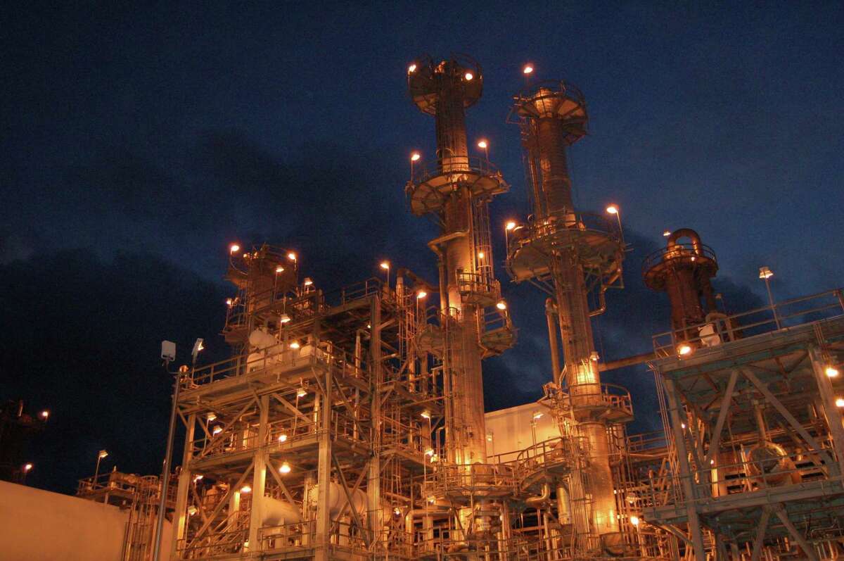 Shell fired up its fourth alpha olefins unit at its complex in Geismar, La., adding 425,000 metric tons per year of the key ingredient in consumer goods such as laundry detergent and hand soaps.