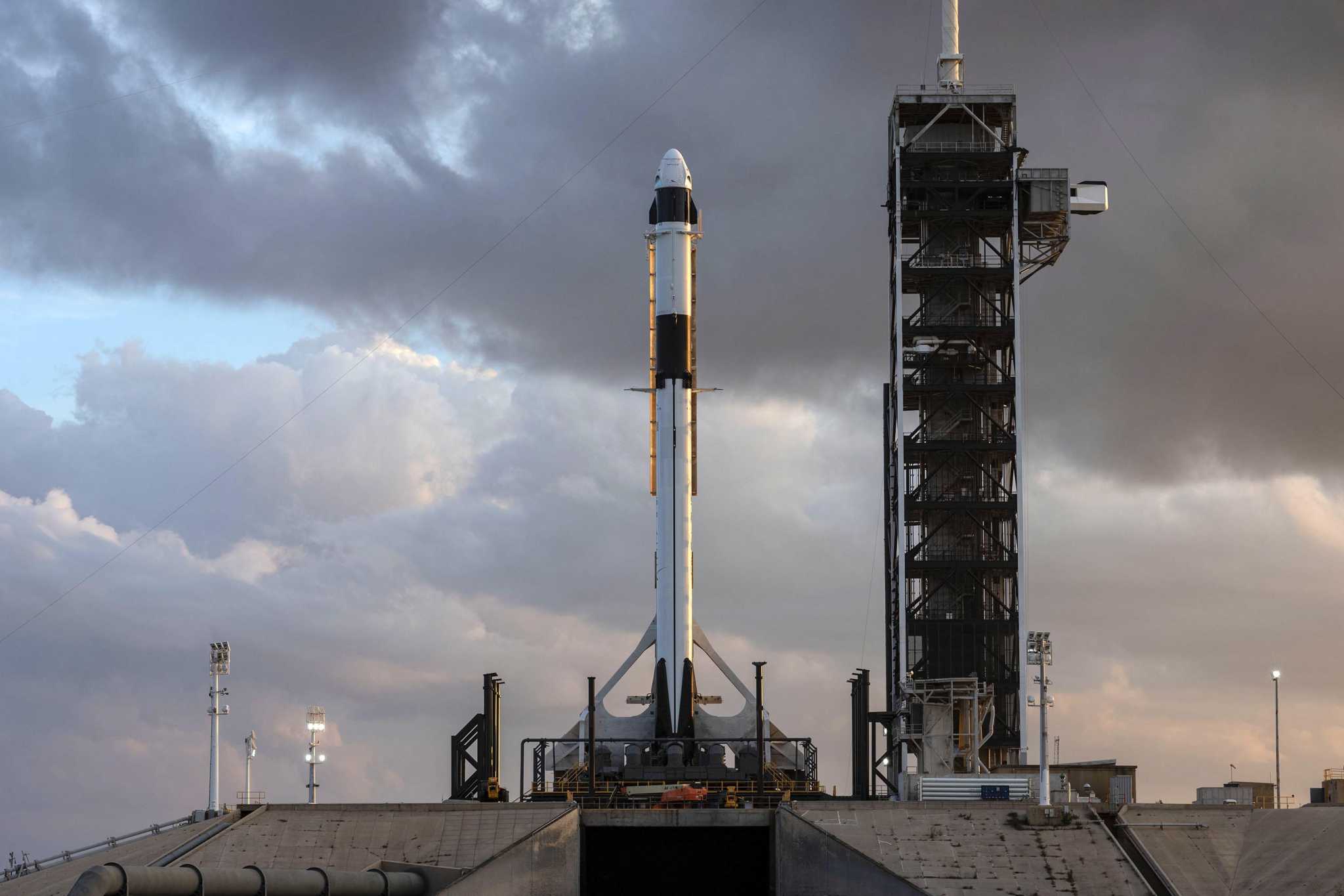 Spacex Commercial Crew Vehicle Appears To Blow Up During A Test Could Delay Crewed Flight Houstonchronicle Com