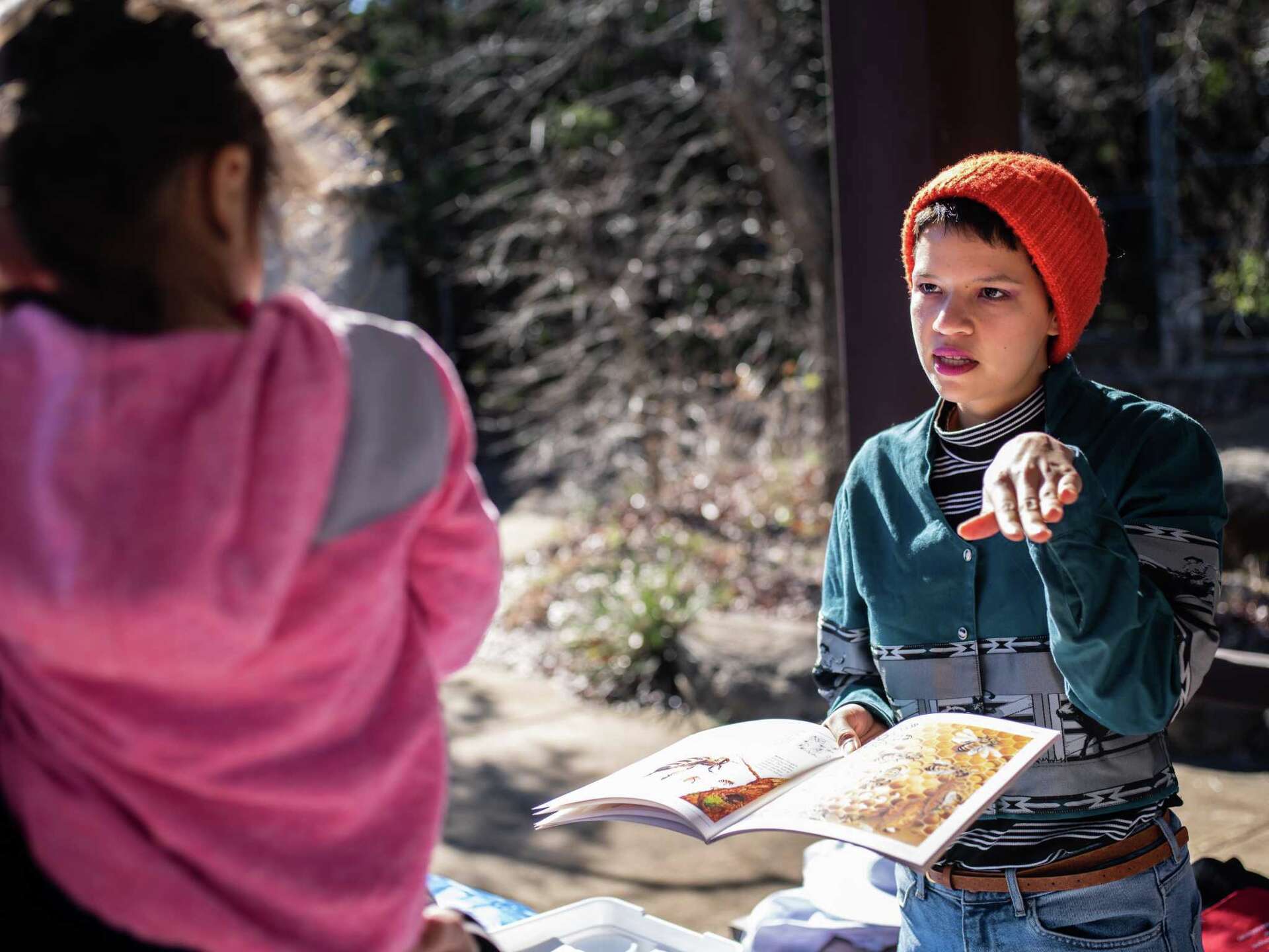 Beekeeper shares buzz on helping bees