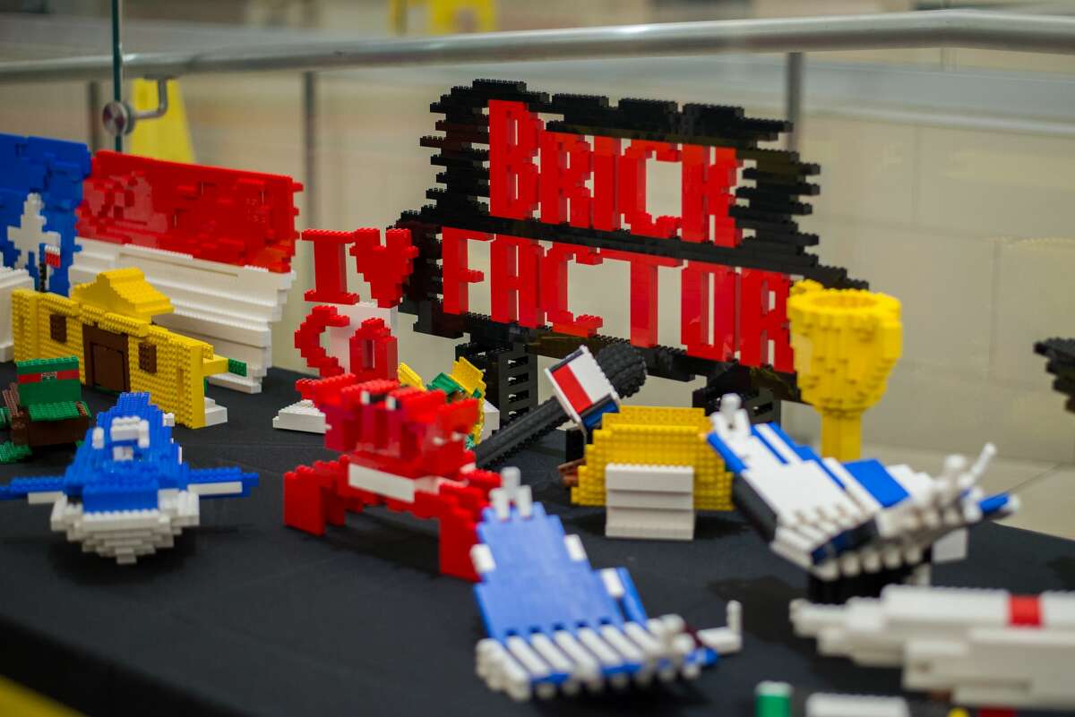 Photos San Antonio competes to a LEGOLAND Master Model Builder