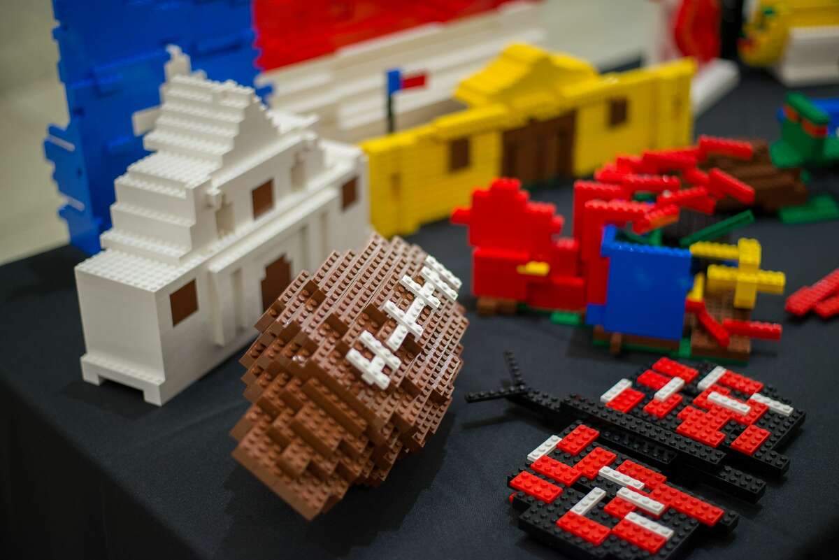 Photos San Antonio competes to a LEGOLAND Master Model Builder