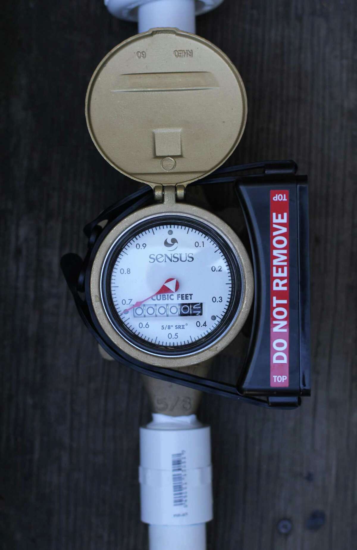 Some San Antonio water customers try new leak detector