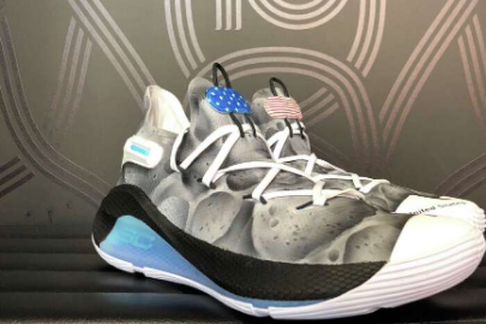 Stephen curry moon 2025 landing shoes